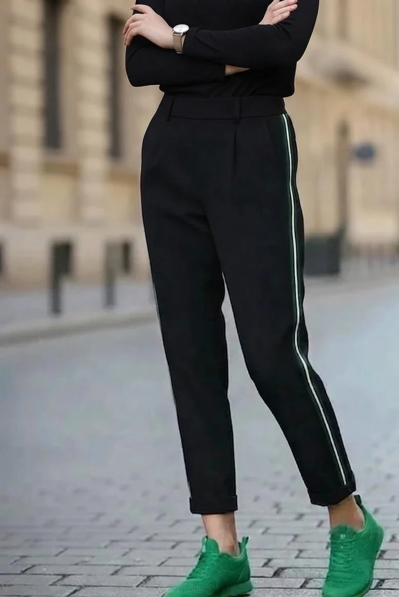 Jogger bandas laterales de Bershka talla Xs